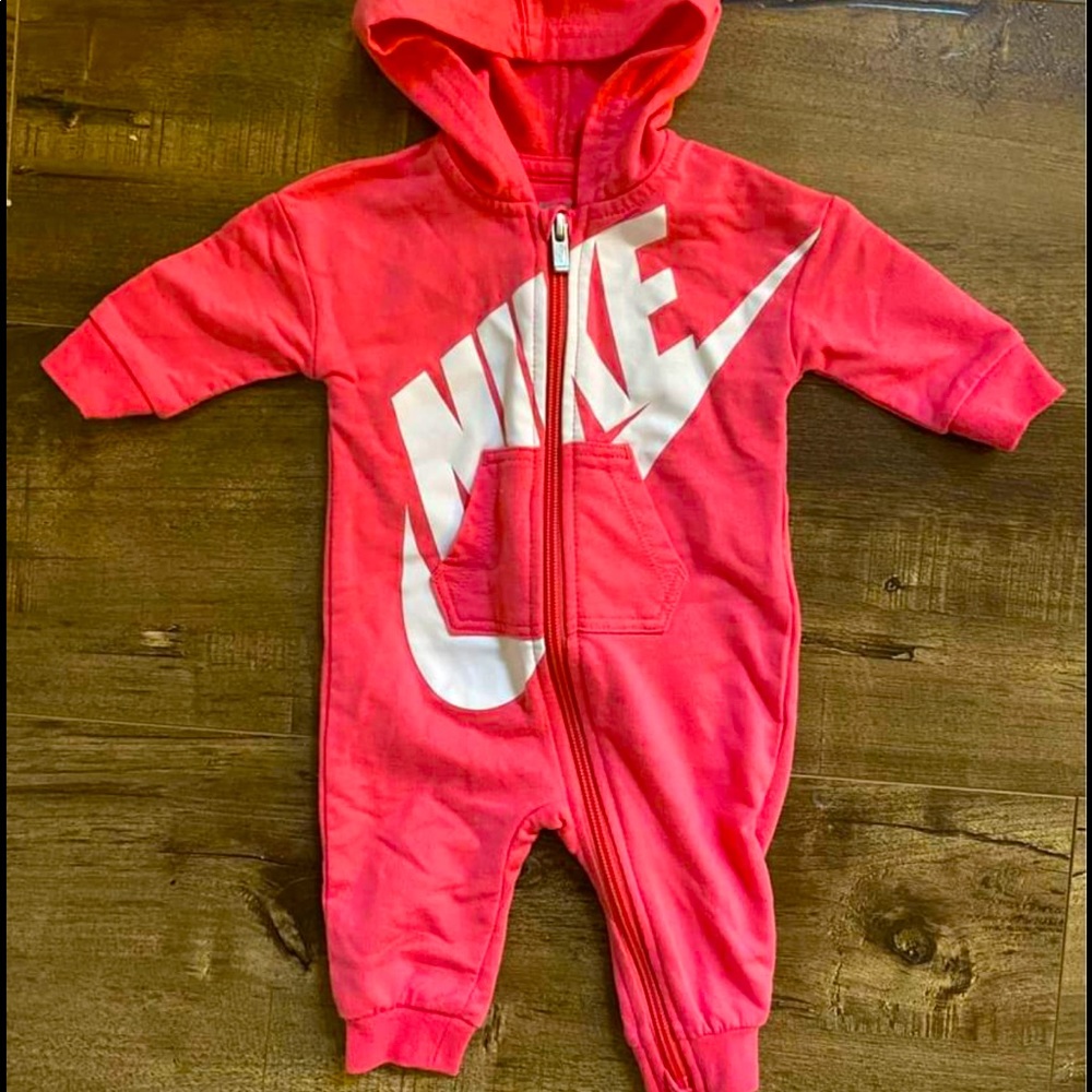 Pink baby NIKE Onesie 0-3